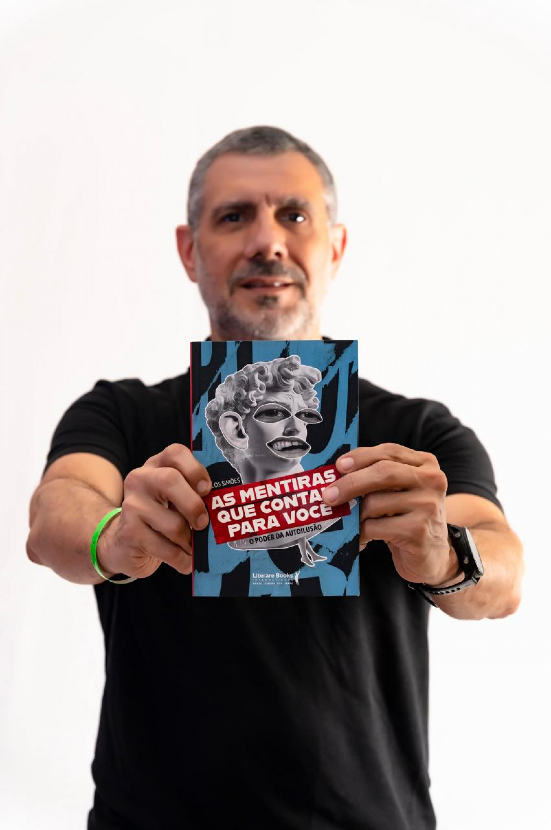 Para Carlos Simões não se deve acreditar em tudo que as pessoas dizem - Divulgação