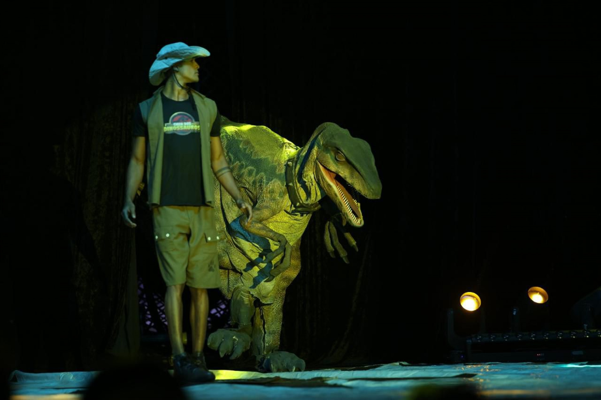 'Circo dos Dinossauros' está no estacionamento do Shopping Grande Rio - Divulgação