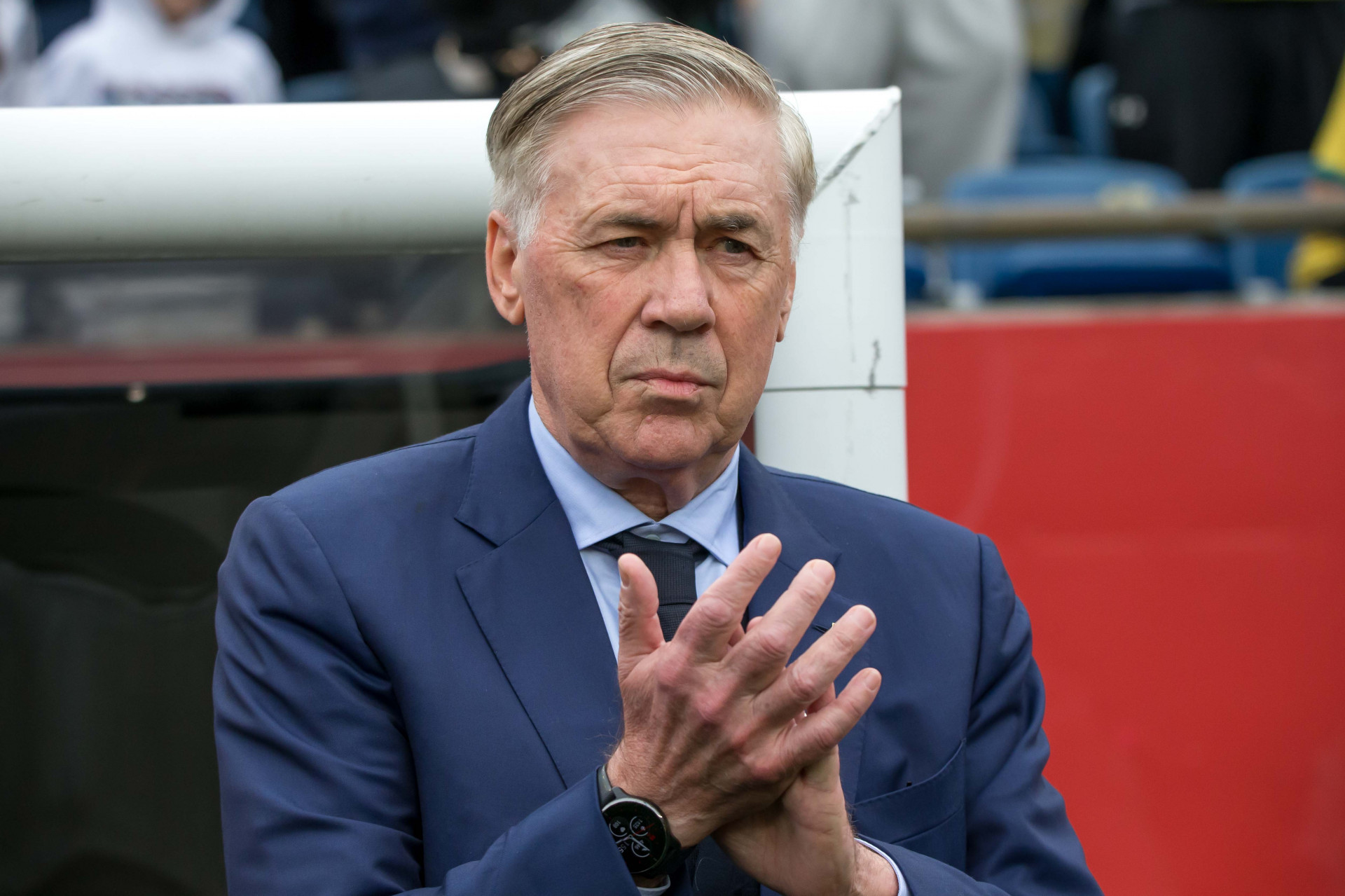 Ancelotti não vê decisão tão simples sobre Neymar, mas destaca: 'Será 100% profissional'