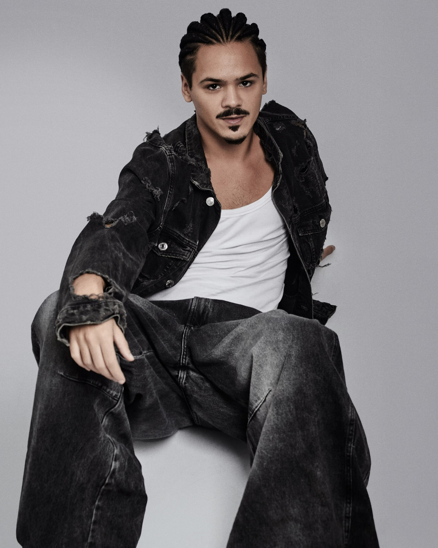 Lucas Righi celebra estreia em novela das 21h e repercussão nas redes - Divulgação/Balbino