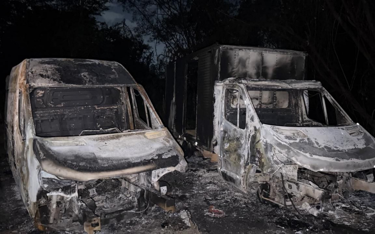 Grupo retirava peças de alto valor e depois incendiava veículos