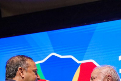 Lula e Rodrigo Neves abrem Caravana Federativa em Niterói