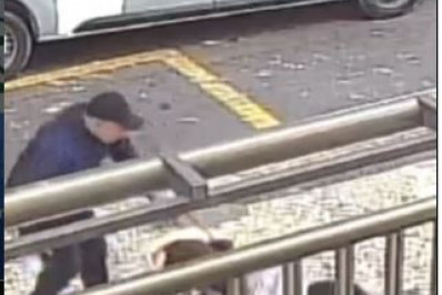 Idosa é arrastada pelo chão durante assalto em Copacabana