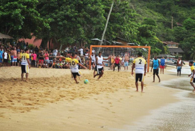 Futebol de areia agita o final de semana em Paraty