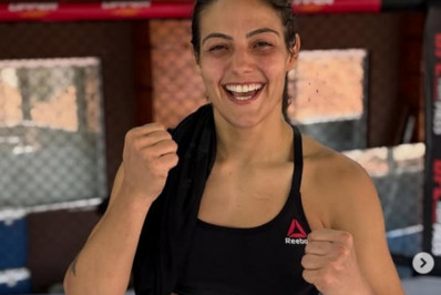 Projeto gratuito no Rio leva defesa pessoal para mulheres com ex-lutadora do UFC à frente
