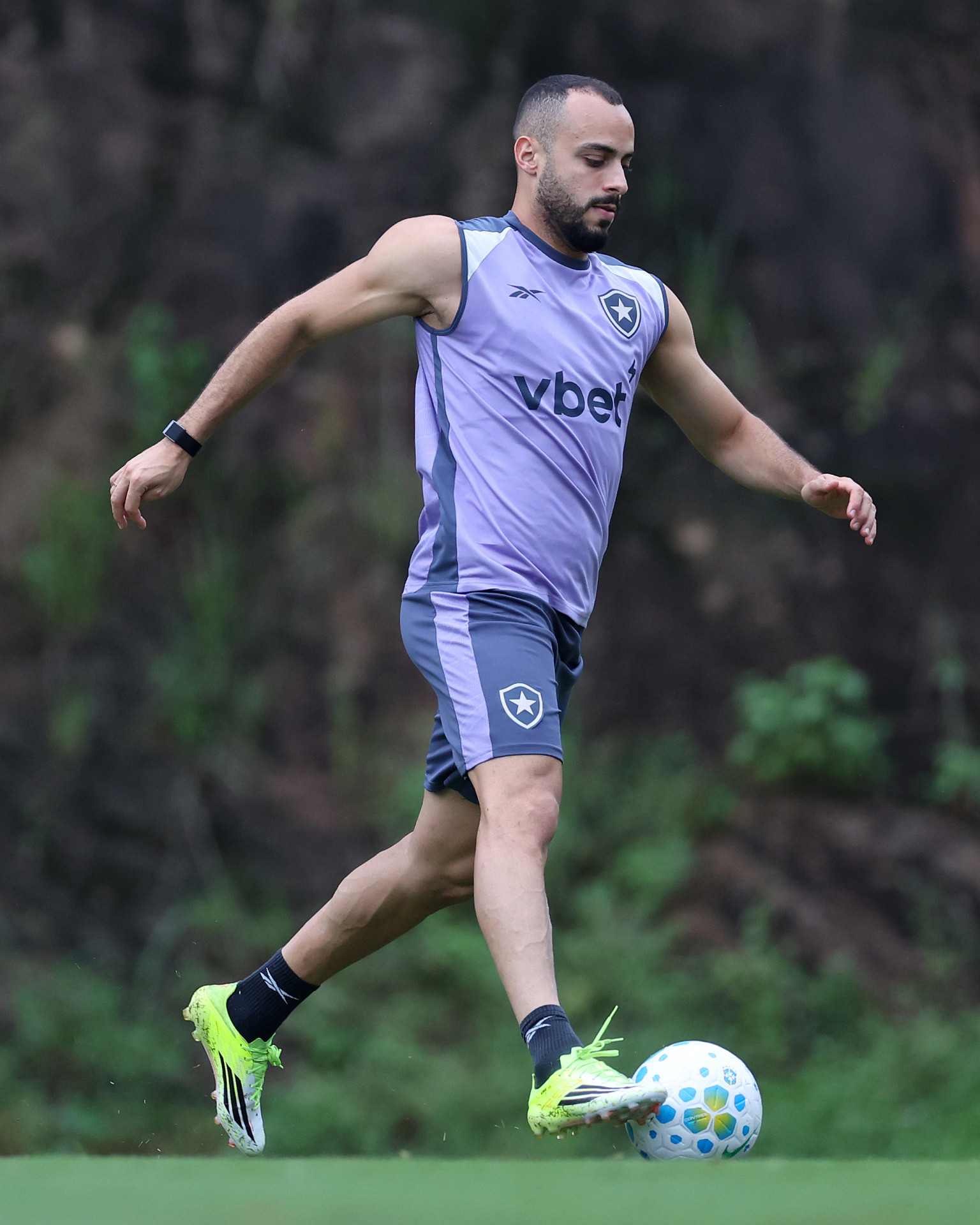 Arthur Cabral em treino do Botafogo