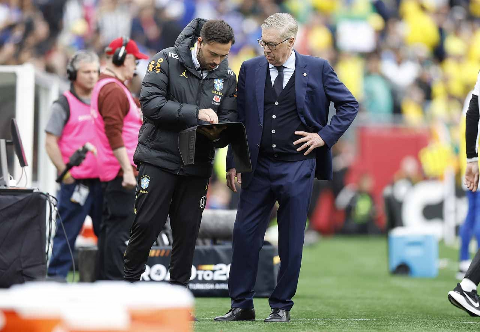 Lesionados, Raphinha e Wesley s&atilde;o desconvocados da Sele&ccedil;&atilde;o