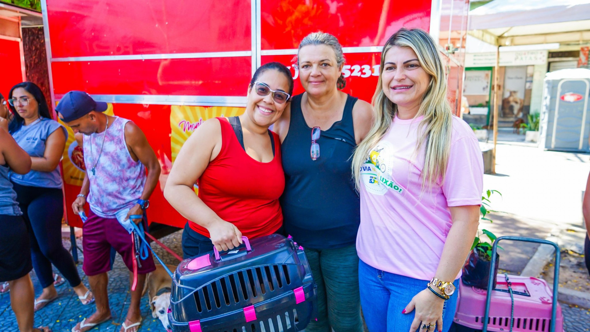 Prefeitura de Meriti leva ação de conscientização ambiental para a praça de Éden