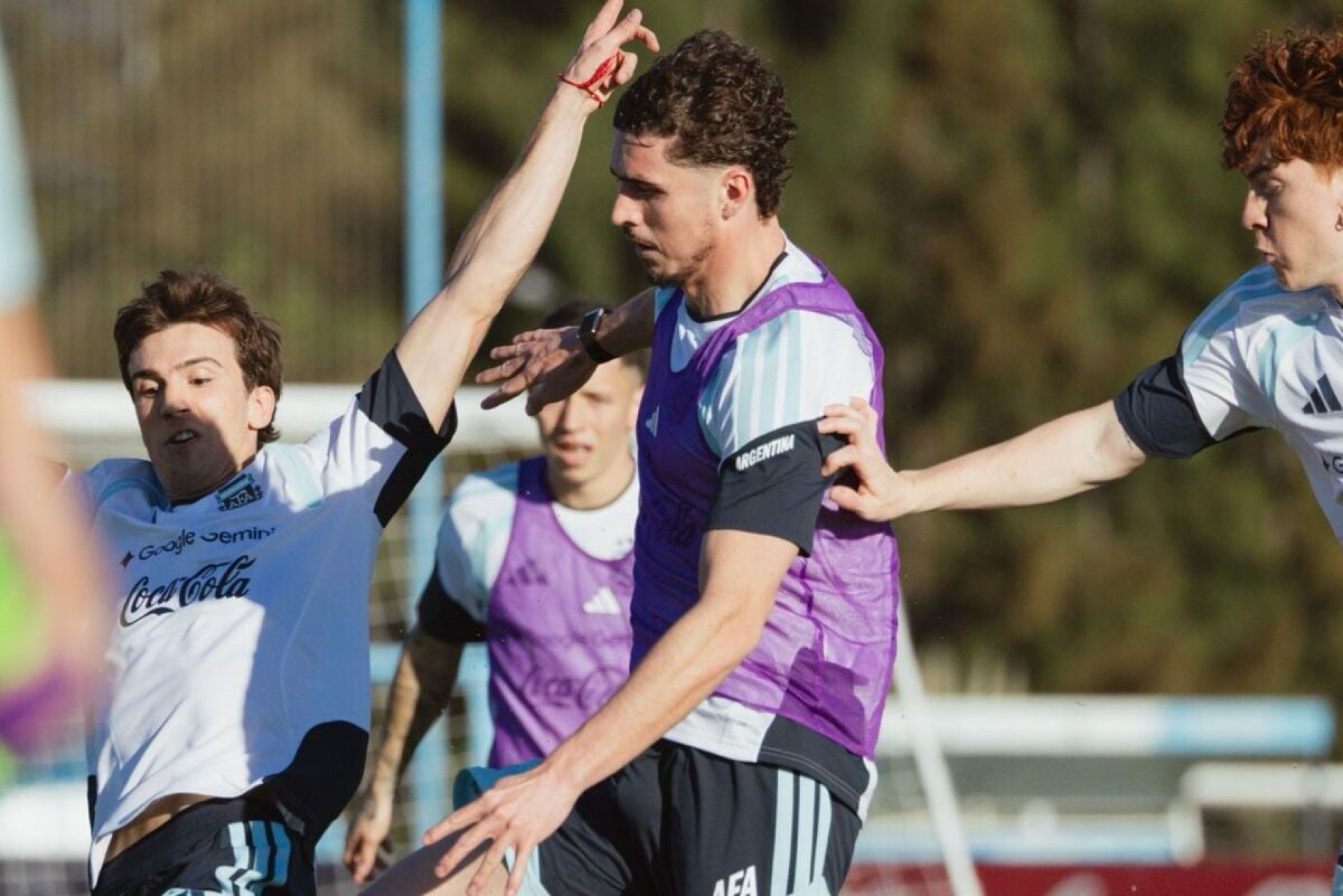 Grave les&atilde;o no joelho deixa atacante da Argentina fora da Copa do Mundo