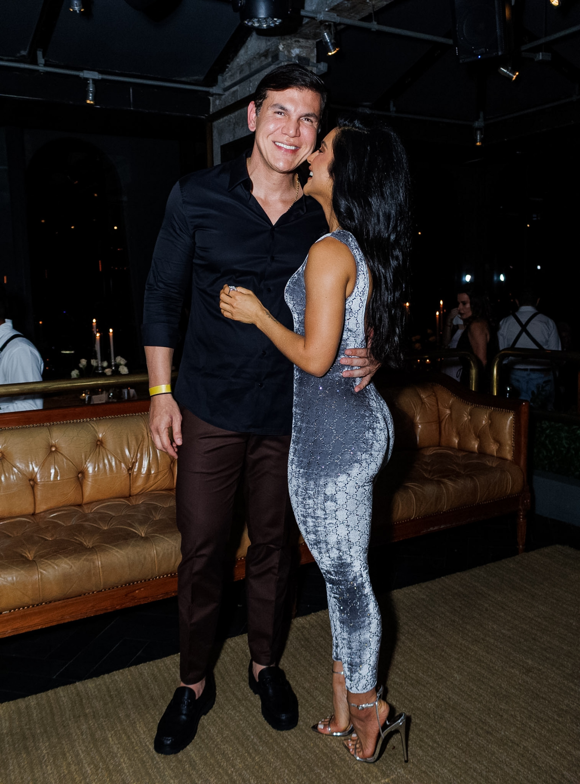 Mileide Mihaile reúne convidados em jantar para celebrar 37 anos