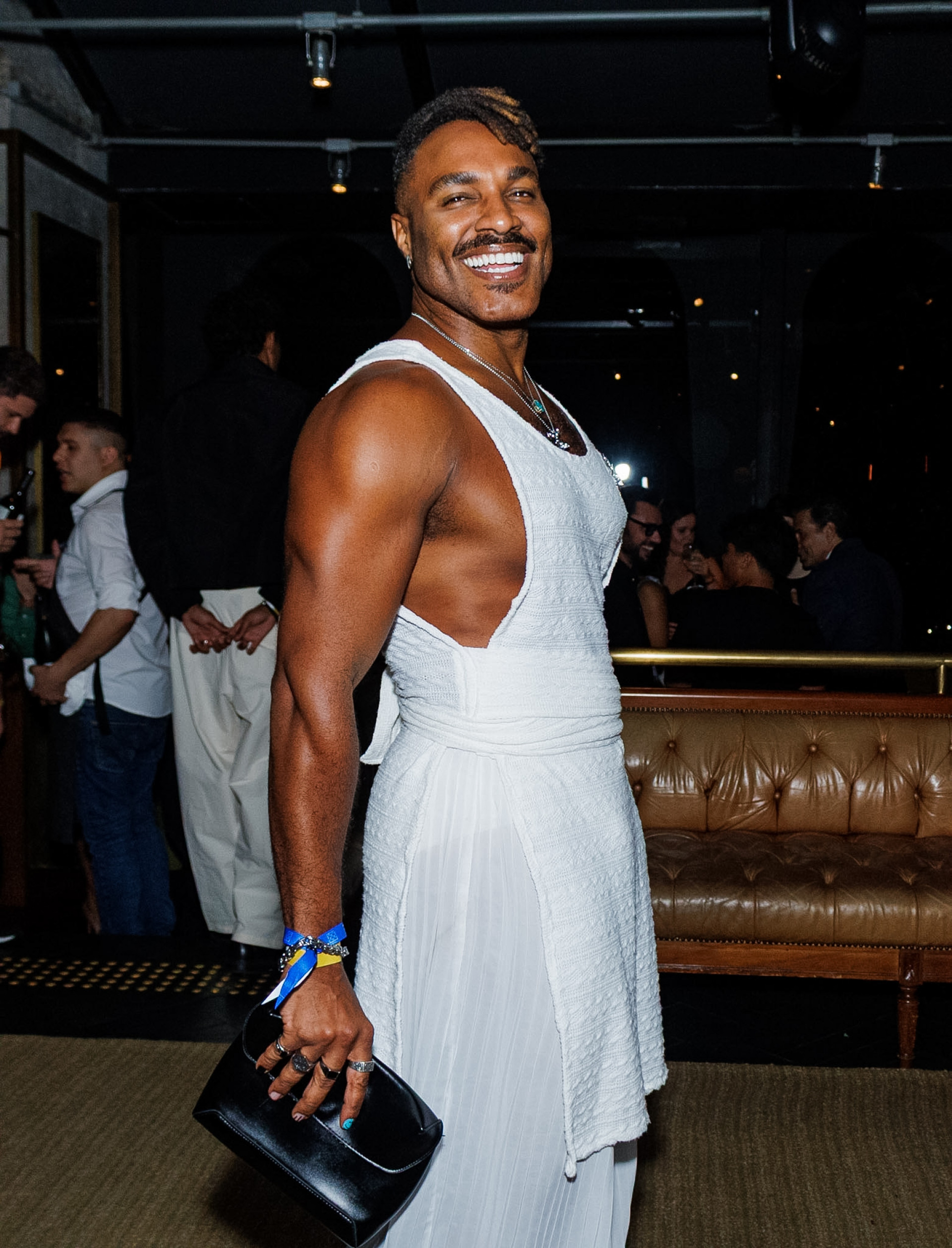 Mileide Mihaile reúne convidados em jantar para celebrar 37 anos