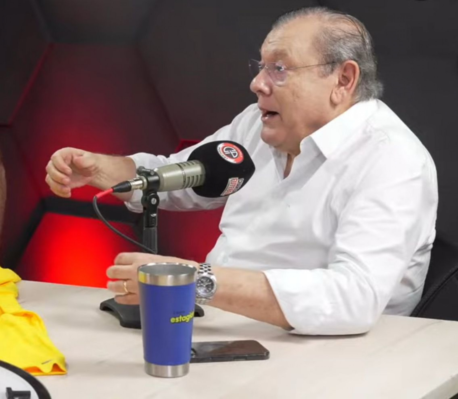 Milton Neves comete gafe ao elogiar Parreira: 'Beijo para você no céu'