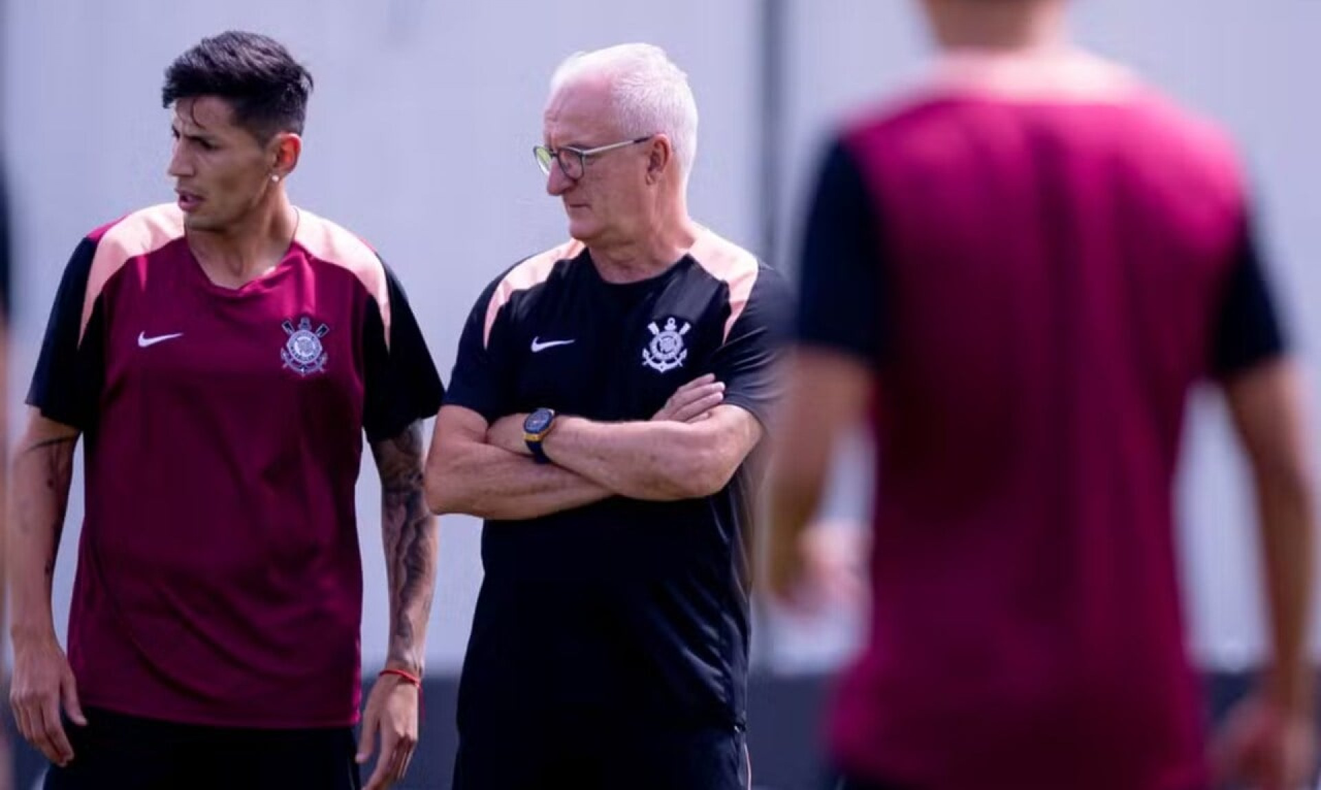 Corinthians bate o martelo e encerra busca por refor&ccedil;os na janela