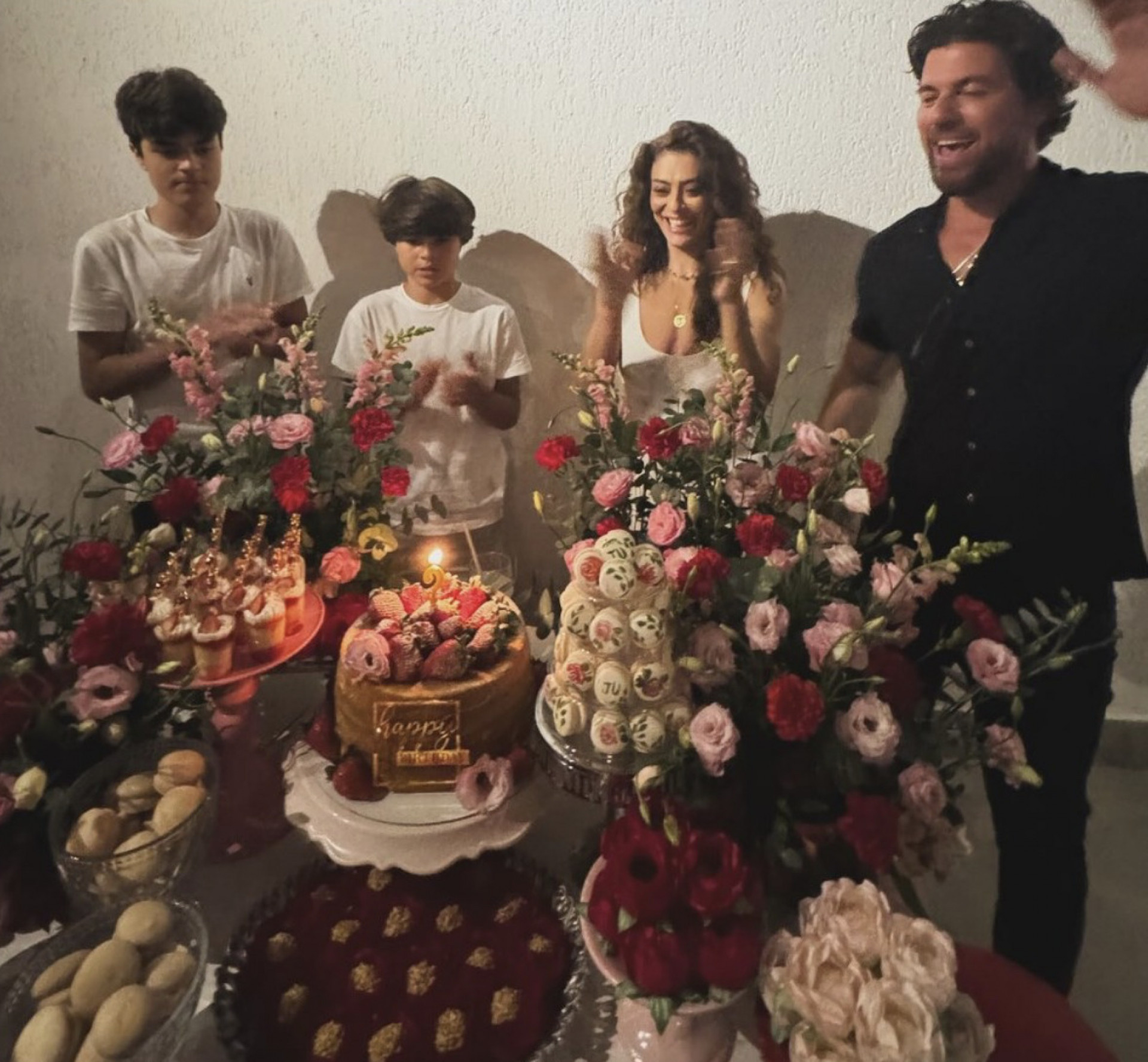 Juliana Paes ganha festa de aniversário surpresa para celebrar 47 anos
 - Reprodução / Instagram