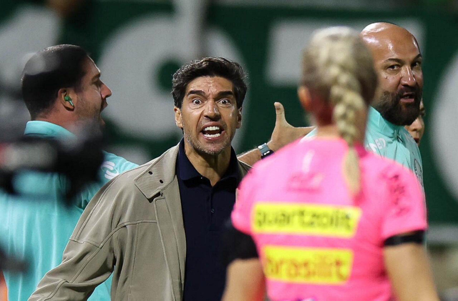 Palmeiras cobra controle de Abel, que vira alvo no STJD ap&oacute;s expuls&atilde;o