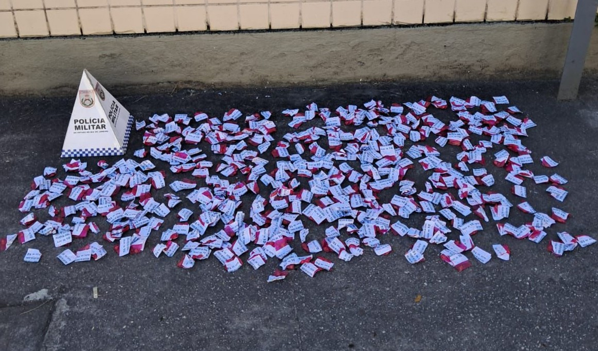 PM apreende mais de 400 pedras de crack no Floresta