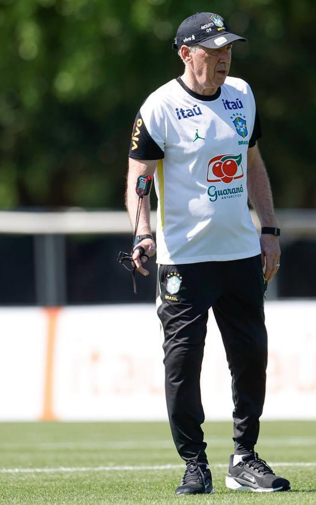 Carlo Ancelotti em treino da sele&ccedil;&atilde;o brasileira - Rafael Ribeiro/CBF