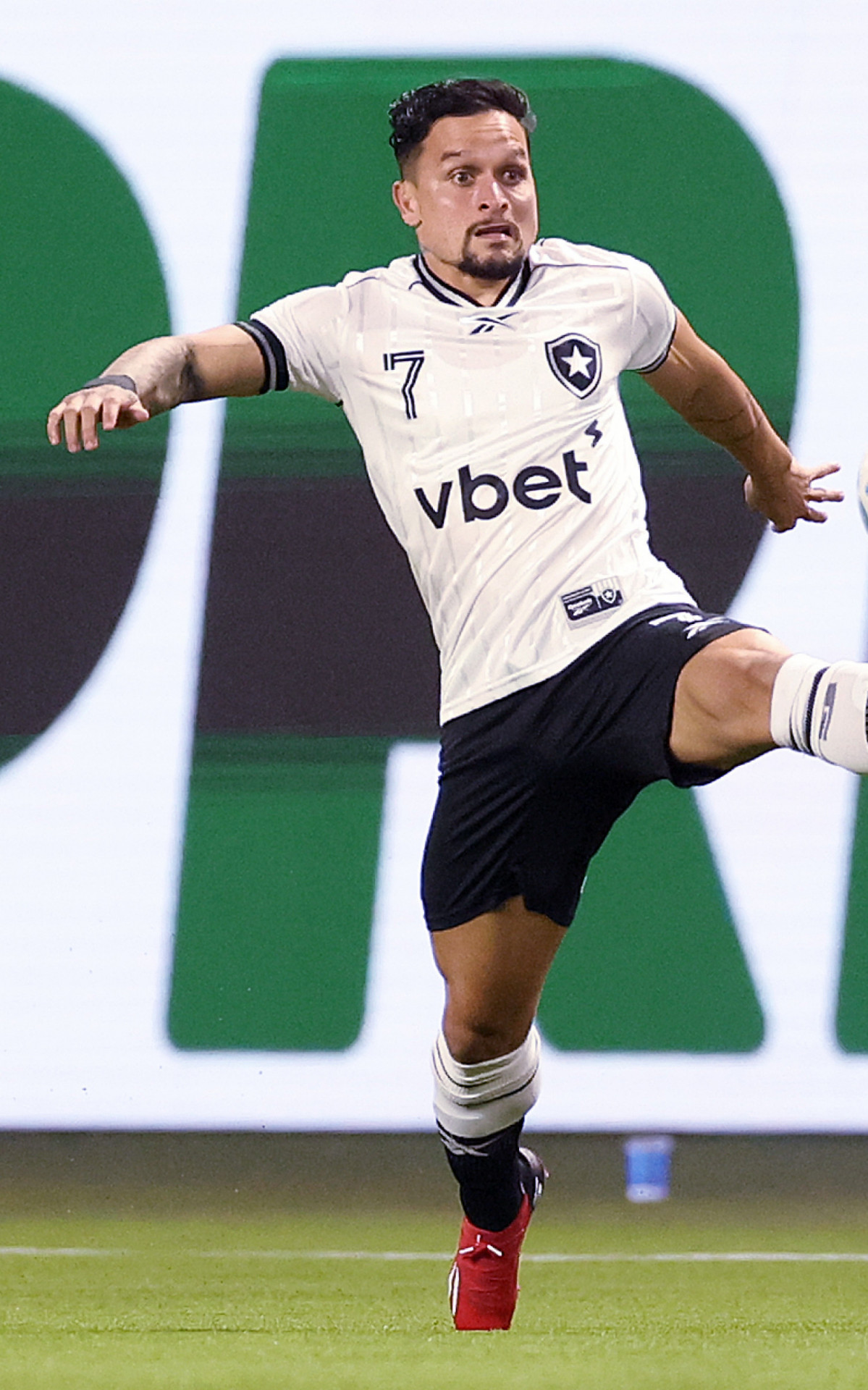 Artur em a&ccedil;&atilde;o pelo Botafogo - V&iacute;tor Silva / Botafogo