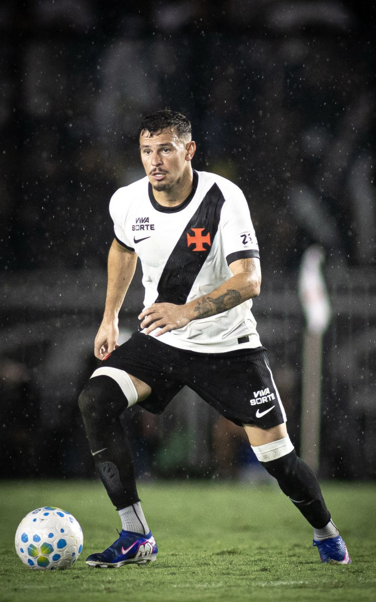 Hugo Moura em a&ccedil;&atilde;o pelo Vasco - Matheus Lima / Vasco