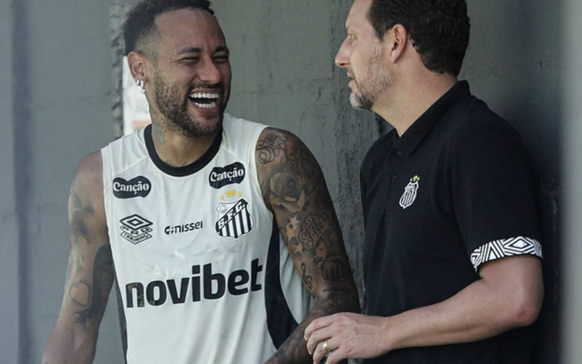 Neymar participa de jogo-treino do Santos contra o Sub-20