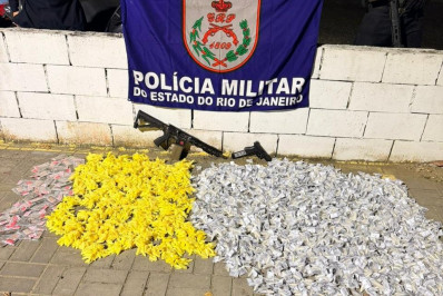 Homens são presos com armas e drogas em Belford Roxo