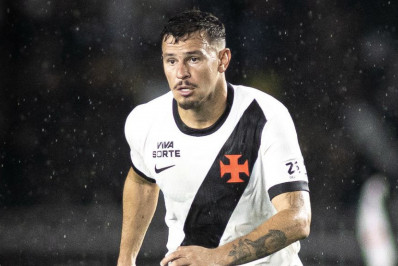 Hugo Moura retoma titularidade com Renato Gaúcho em último ano de contrato no Vasco