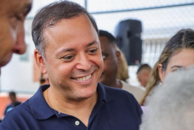 Rodrigo Neves participa da entrega de apartamentos do Conjunto Habitacional Viçoso Jardim