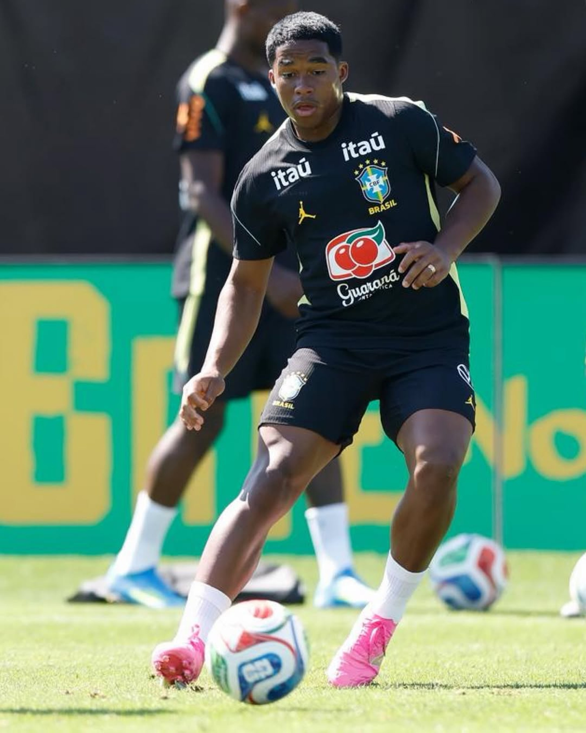 Endrick em treino da seleção brasileira - Rafael Ribeiro/CBF
