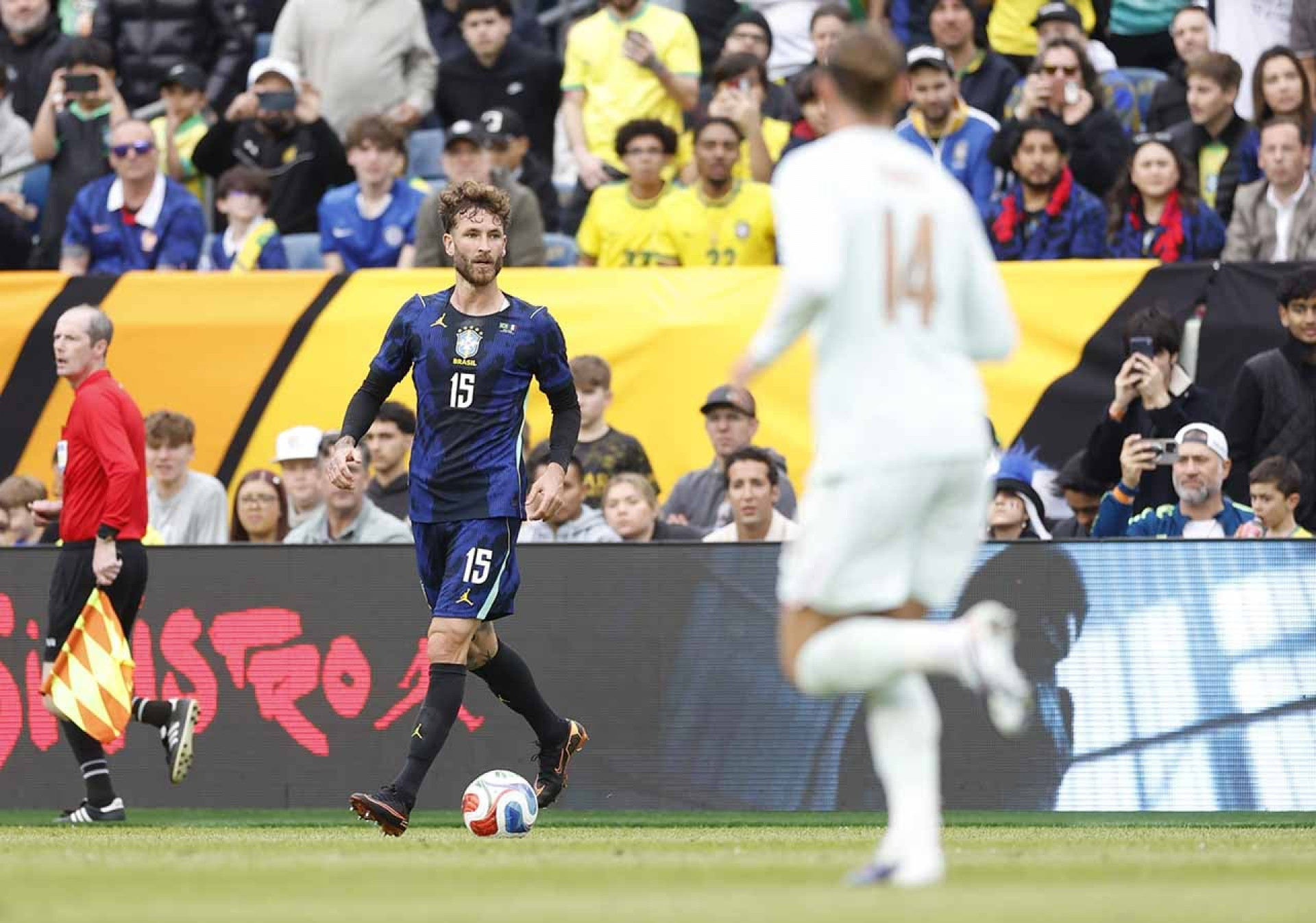 L&eacute;o Pereira admite erro em gol de Mbapp&eacute; e justifica: “Ele &eacute; muito r&aacute;pido”