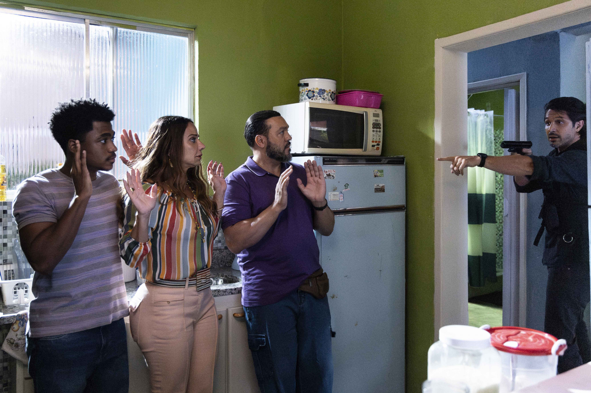 Júnior, Misael e Consuelo são presos pelo roubo das 'Três Graças' - Beatriz Damy / TV Globo