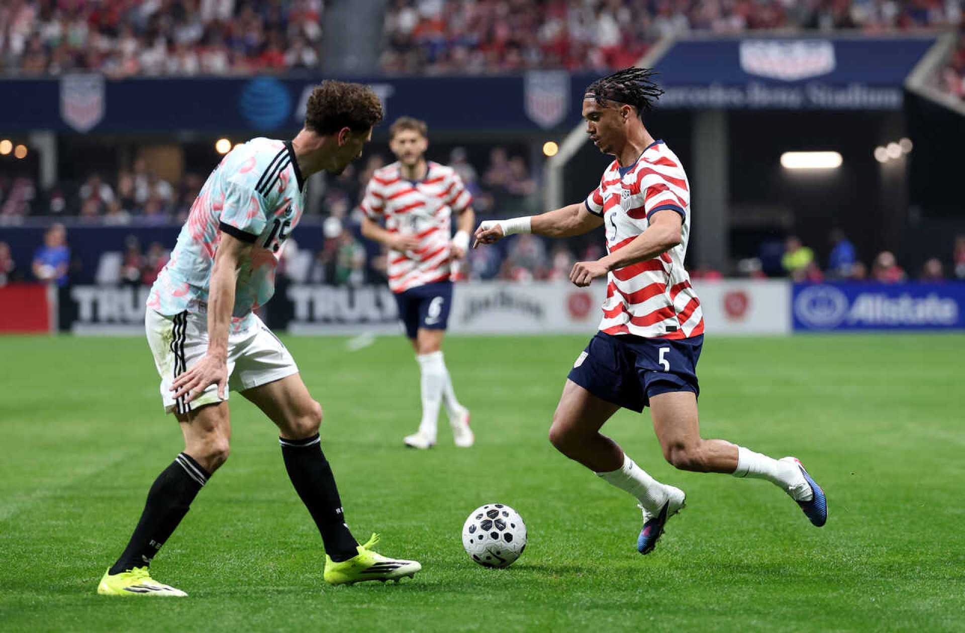 B&eacute;lgica d&aacute; show ofensivo e goleia Estados Unidos em amistoso