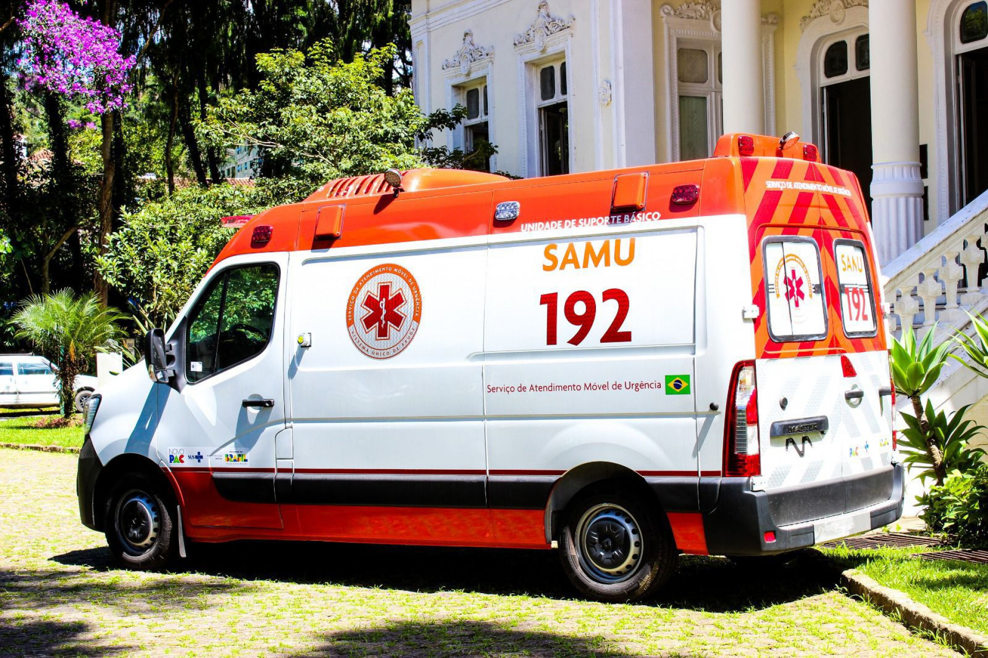 Petrópolis recebe ambulância e equipamentos de odontologia do Governo Federal