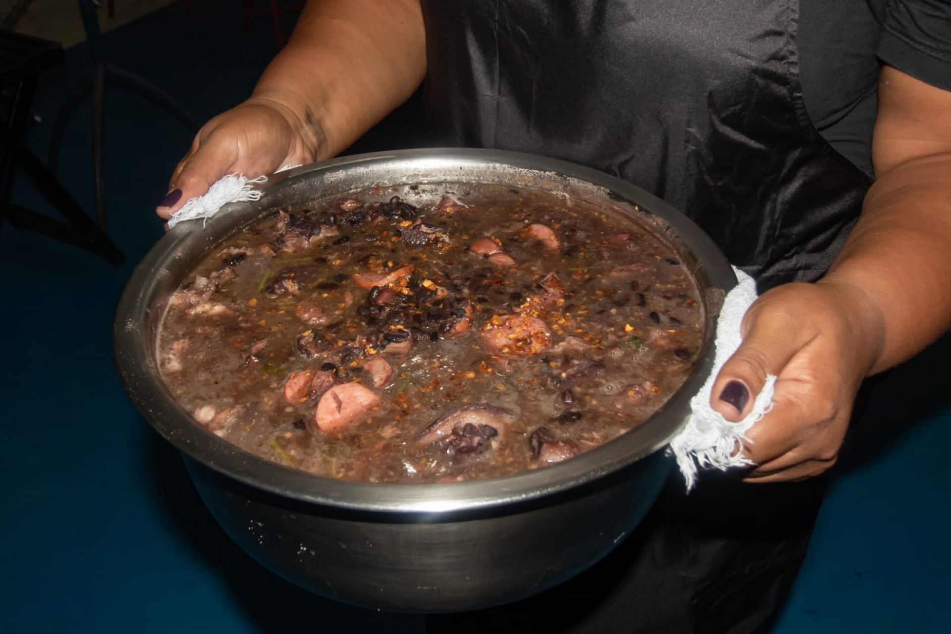 Feijoada servida durante a festa de 80 anos da Vila Isabel - Érica Martin / Agência O Dia