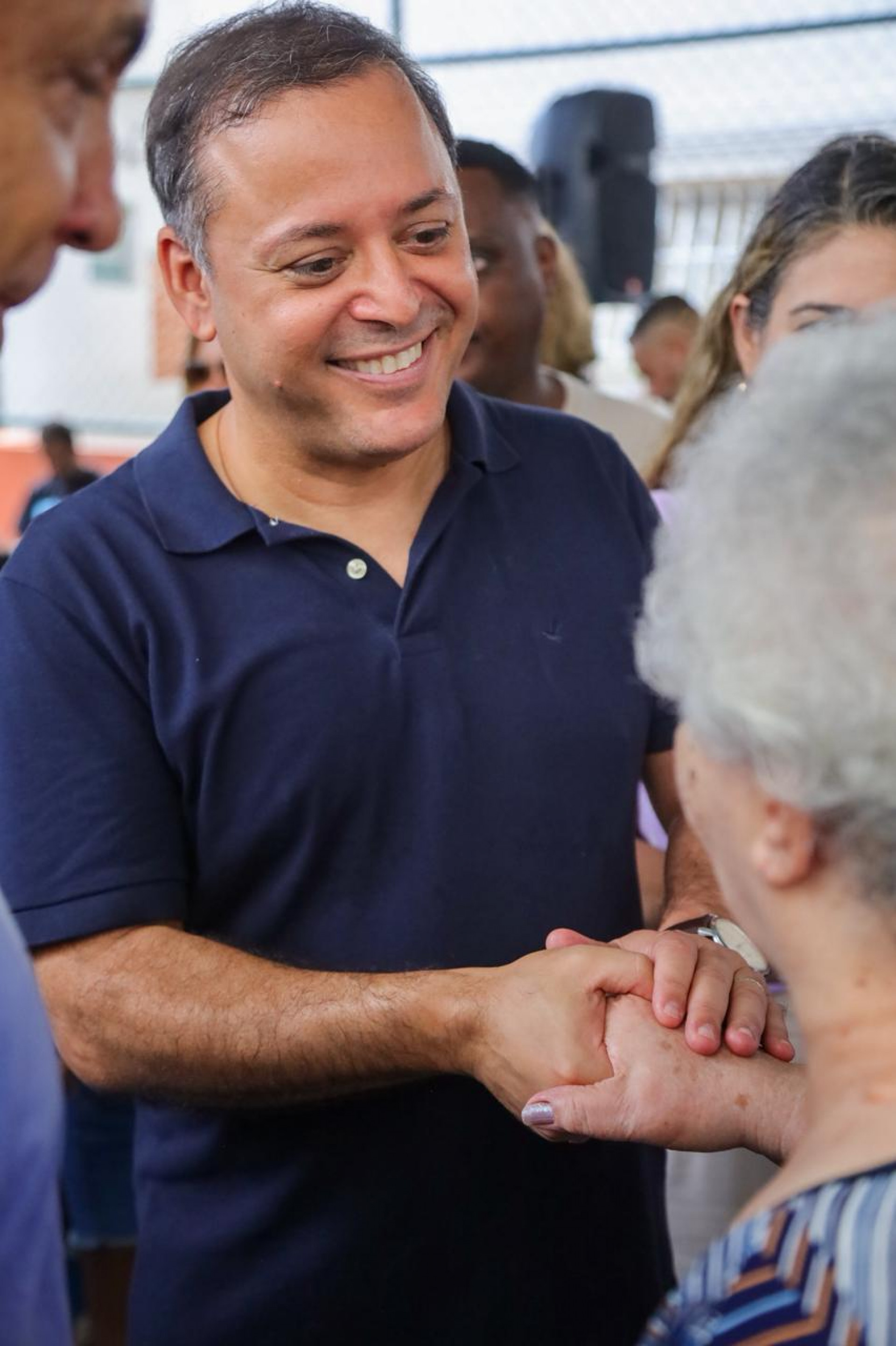 Rodrigo Neves participa da entrega de apartamentos do Conjunto Habitacional Viçoso Jardim