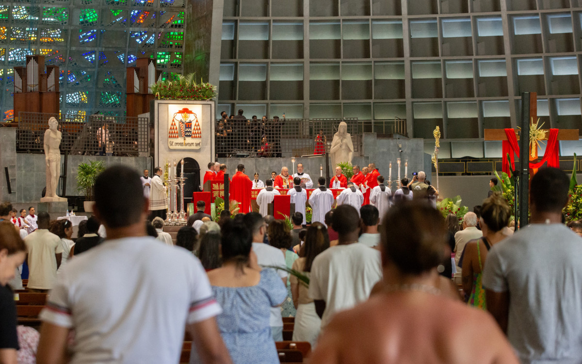 Missa na Catedral Metropolitana - Domingo de Ramos, abertura das celebra&ccedil;&otilde;es pela Semana Santa, com dom Orani, neste domingo (29).
