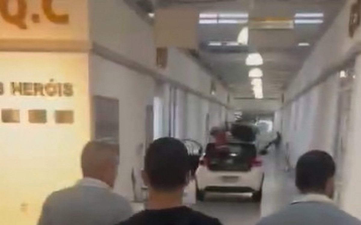 Eles foram autuados em flagrante por furto qualificado
