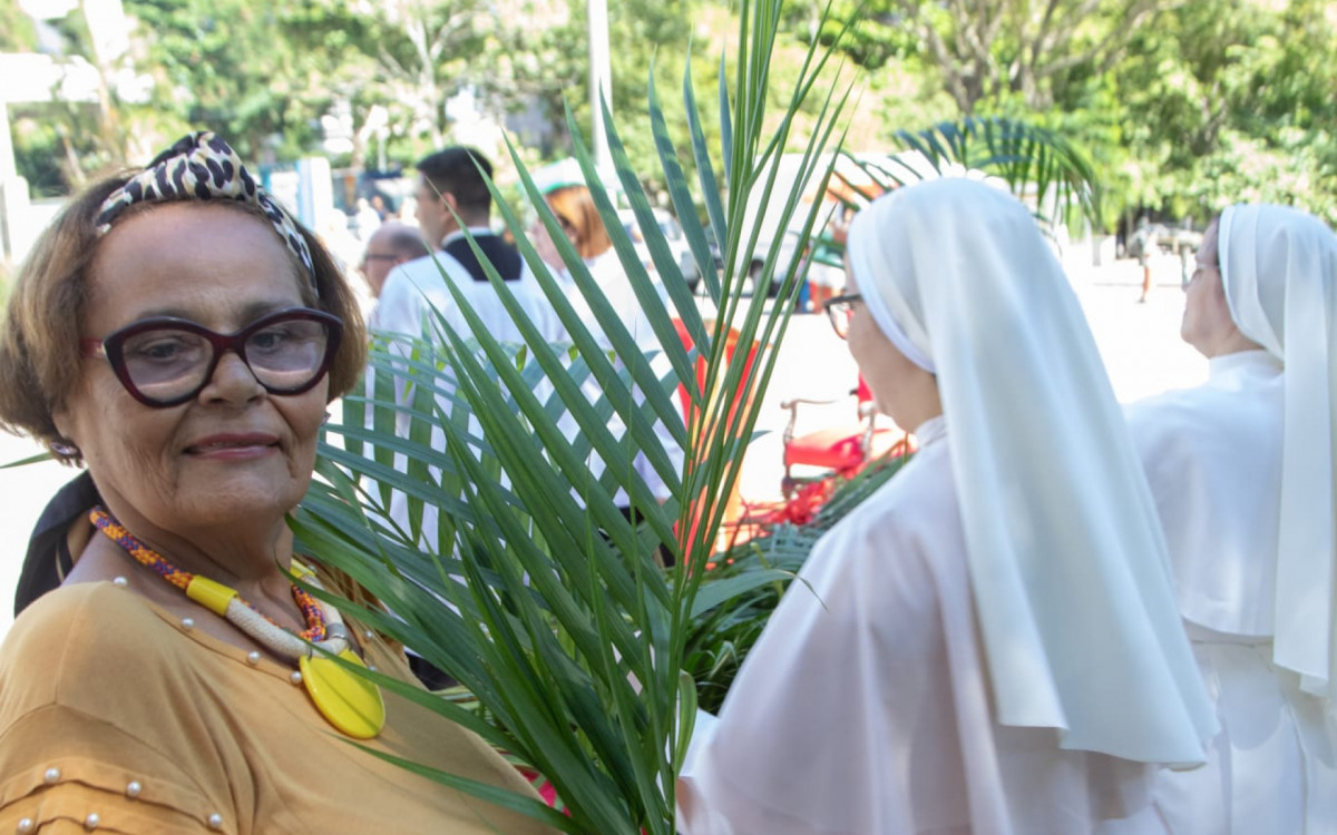 Para Simone Maria, 69 anos, domingo de Ramos celebra o amor de Deus