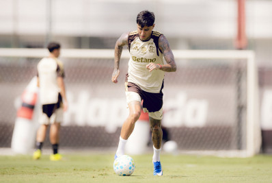 Redução da multa rescisória deixa futuro de Pulgar incerto no Flamengo