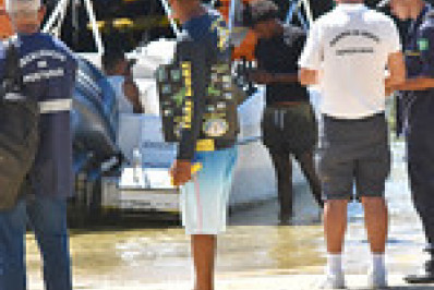 Prefeitura realiza ação integrada para ordenar serviço de táxi boats na Vila do Abraão