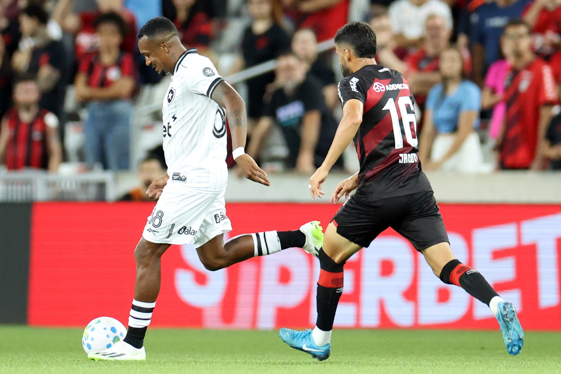 Botafogo perdeu para o Athletico-PR pelo Brasileirão - Vitor Silva / Botafogo