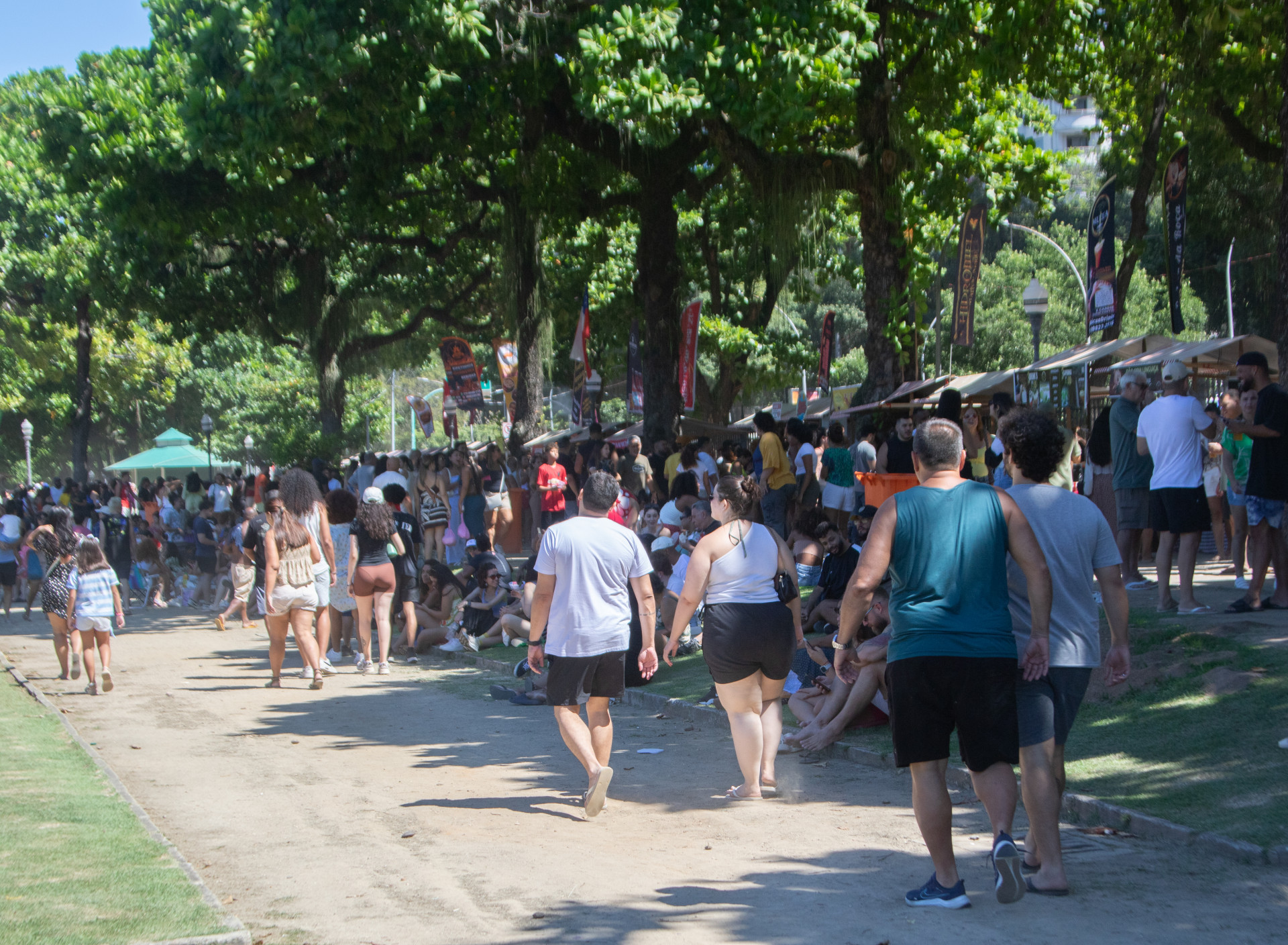 Cariocas aproveitaram o domingo ensolarado na Praça Paris, na Glória, região central do Rio - Erica Martin/Agencia O Dia