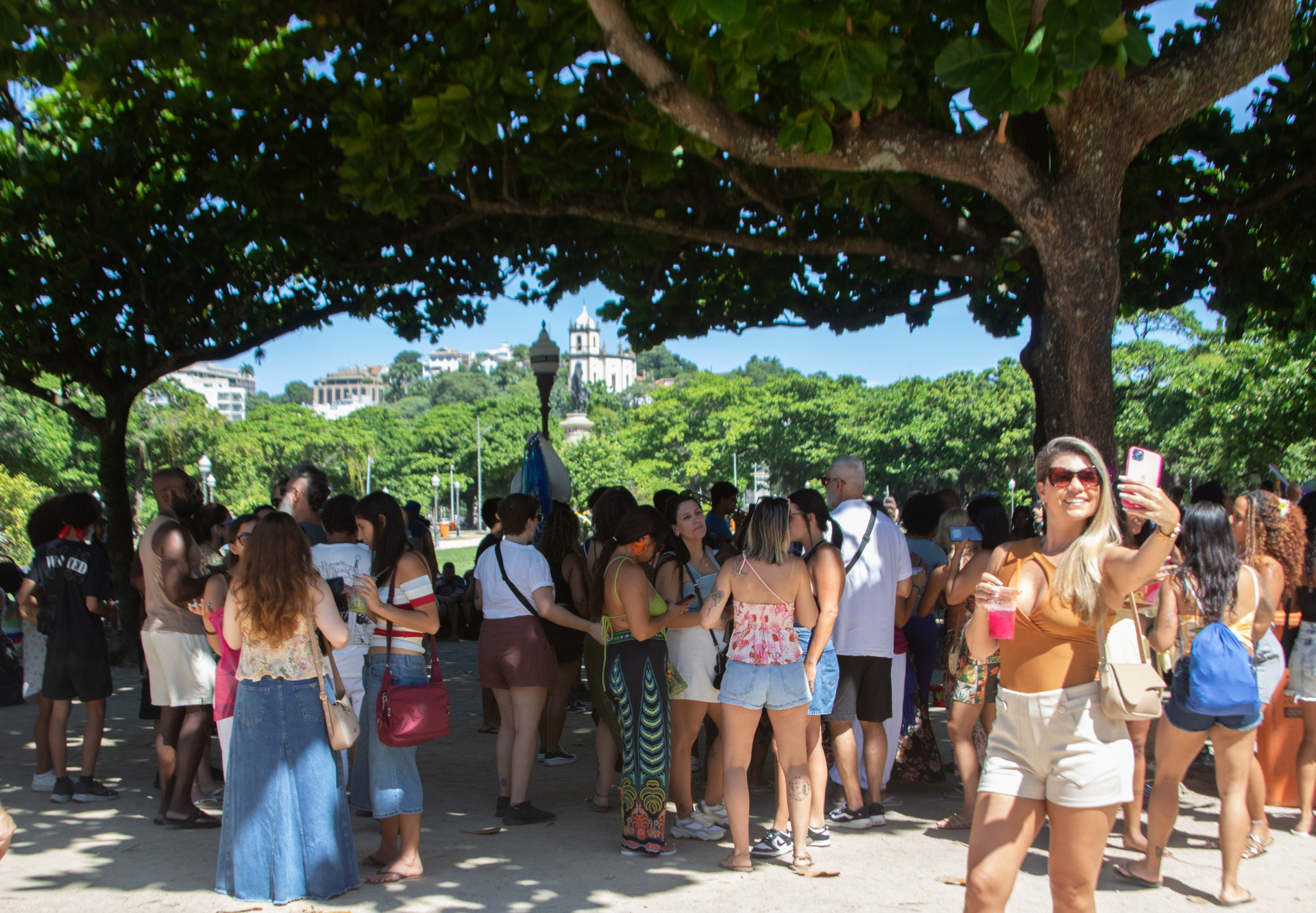 Cariocas aproveitaram o domingo ensolarado na Praça Paris, na Glória, região central do Rio - Erica Martin/Agencia O Dia
