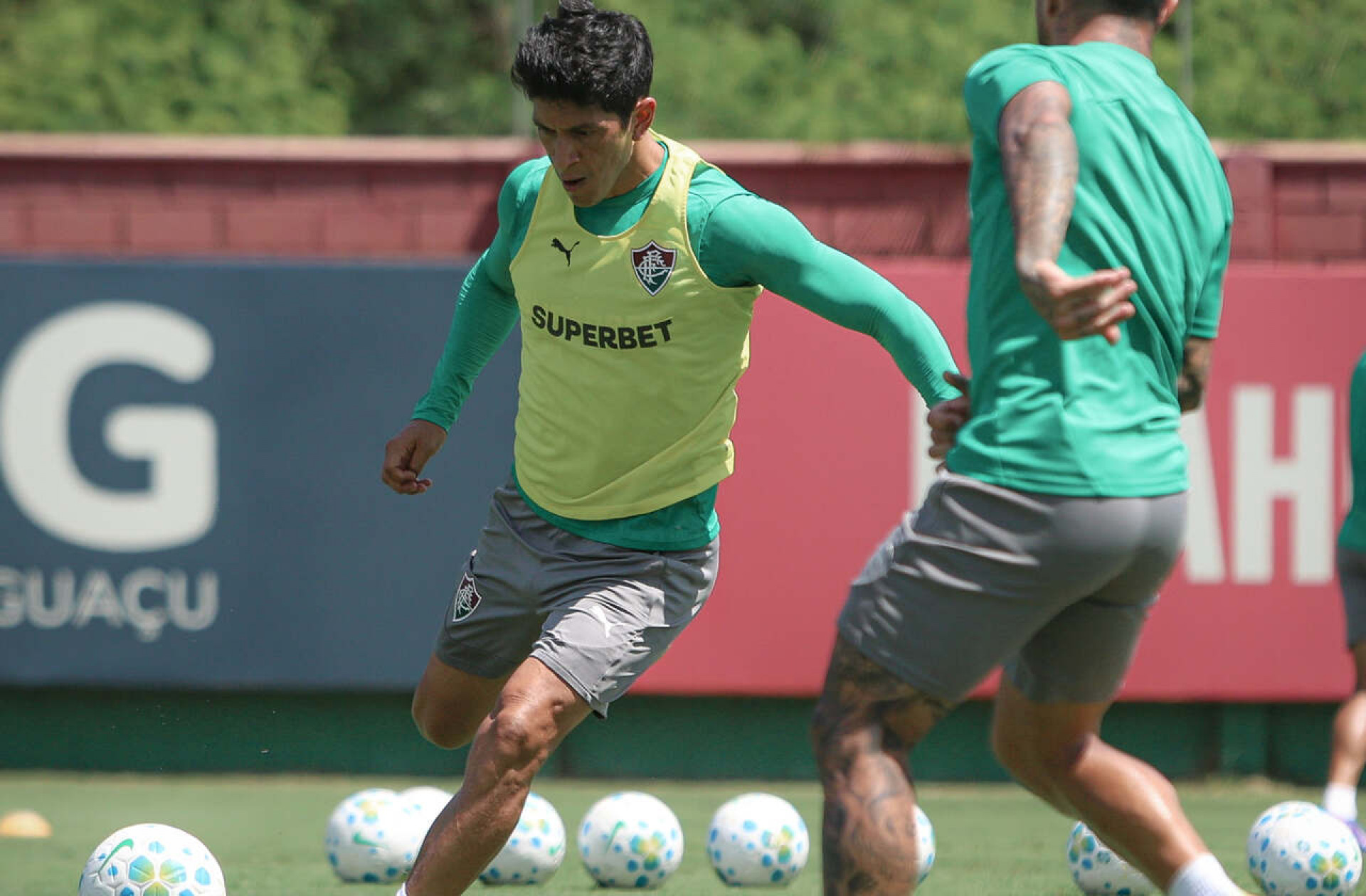 Cano, do Fluminense, pode ser relacionado contra o Corinthians