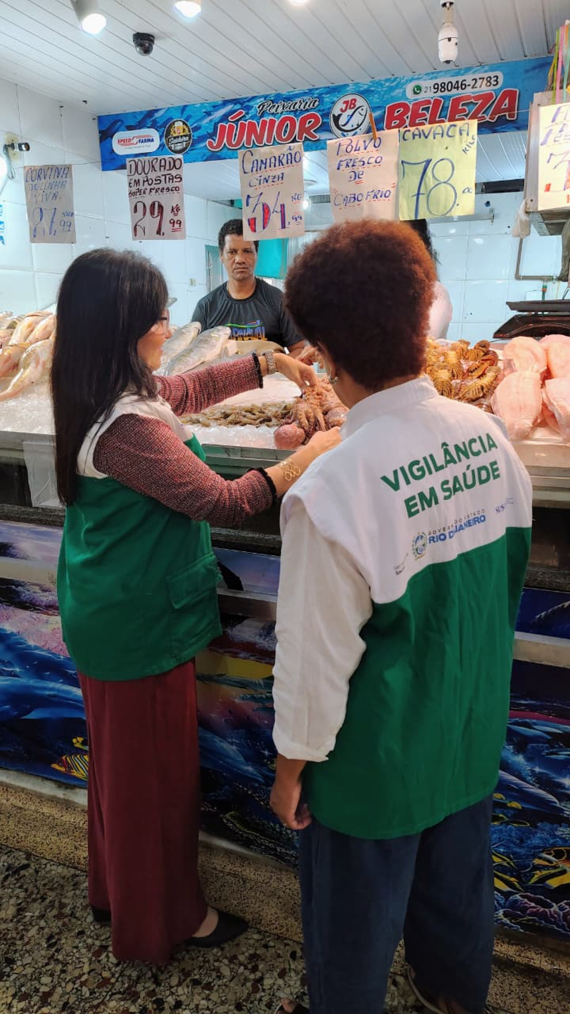 Por serem altamente perecíveis, peixes e frutos do mar exigem cuidado redobrado - Divulgação / SES-RJ