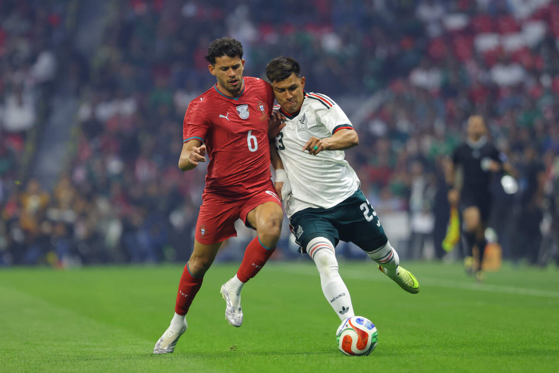 Na reinaugura&ccedil;&atilde;o do Azteca, M&eacute;xico e Portugal ficam no 0 a 0 diante de 80 mil