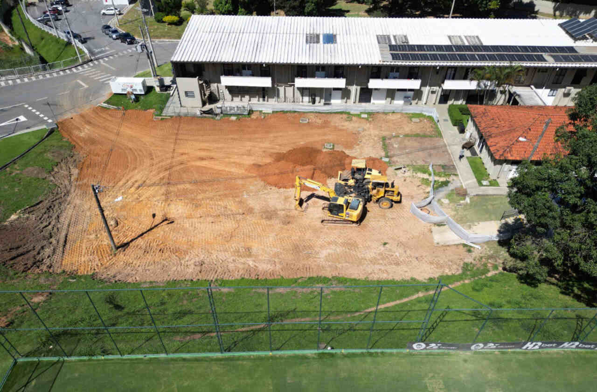 Atl&eacute;tico avan&ccedil;a em obra para categorias de base; veja imagens