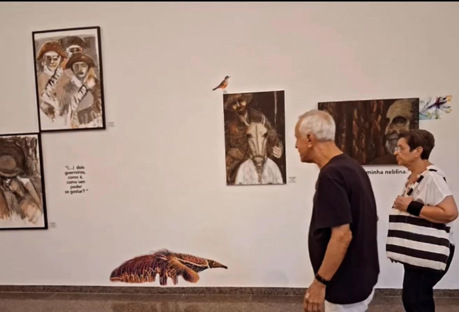 Exposição conta com 17 quadros e um tríptico, feitos em acrílica sobre tela e papel - Reprodução / Redes sociais