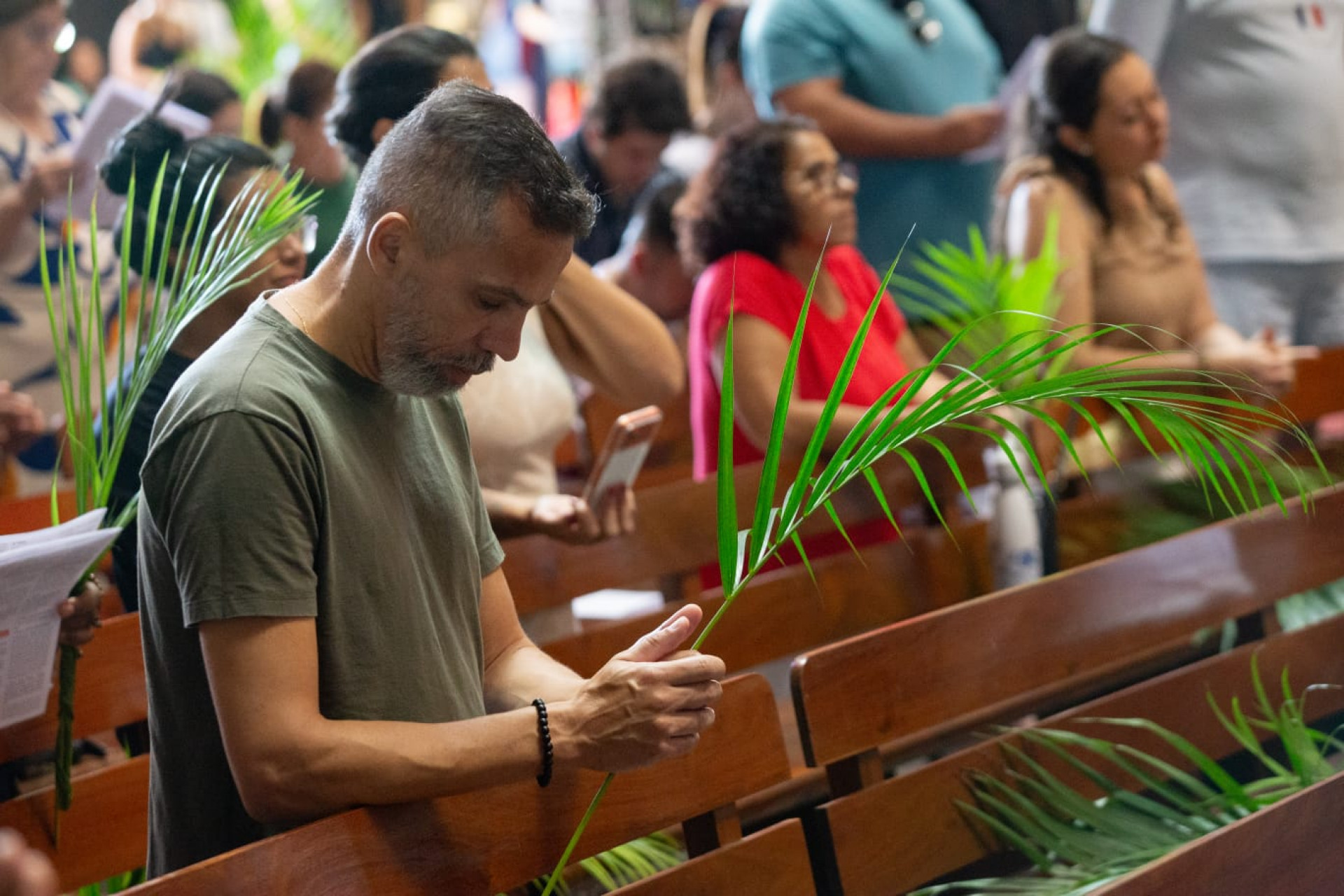 Fiéis celebram Domingo de Ramos na Catedral Metropolitana - Érica Martin/Agência O DIA