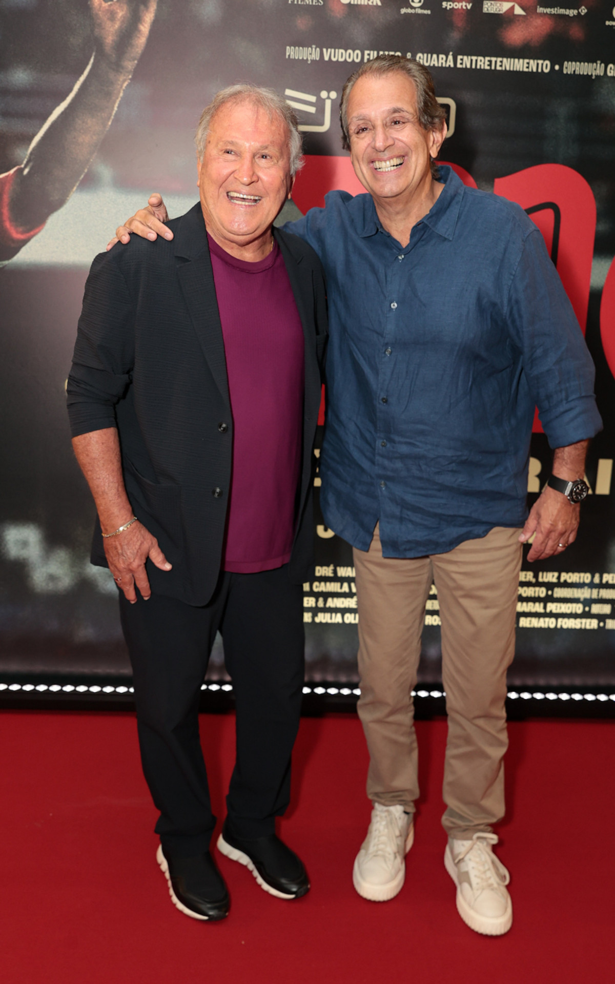 Zico reúne familiares, amigos e jogadores em pré-estreia de filme sobre sua trajetória