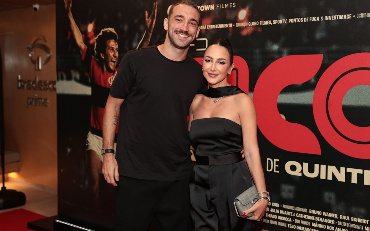 Zico reúne familiares, amigos e jogadores em pré-estreia de filme sobre sua trajetória